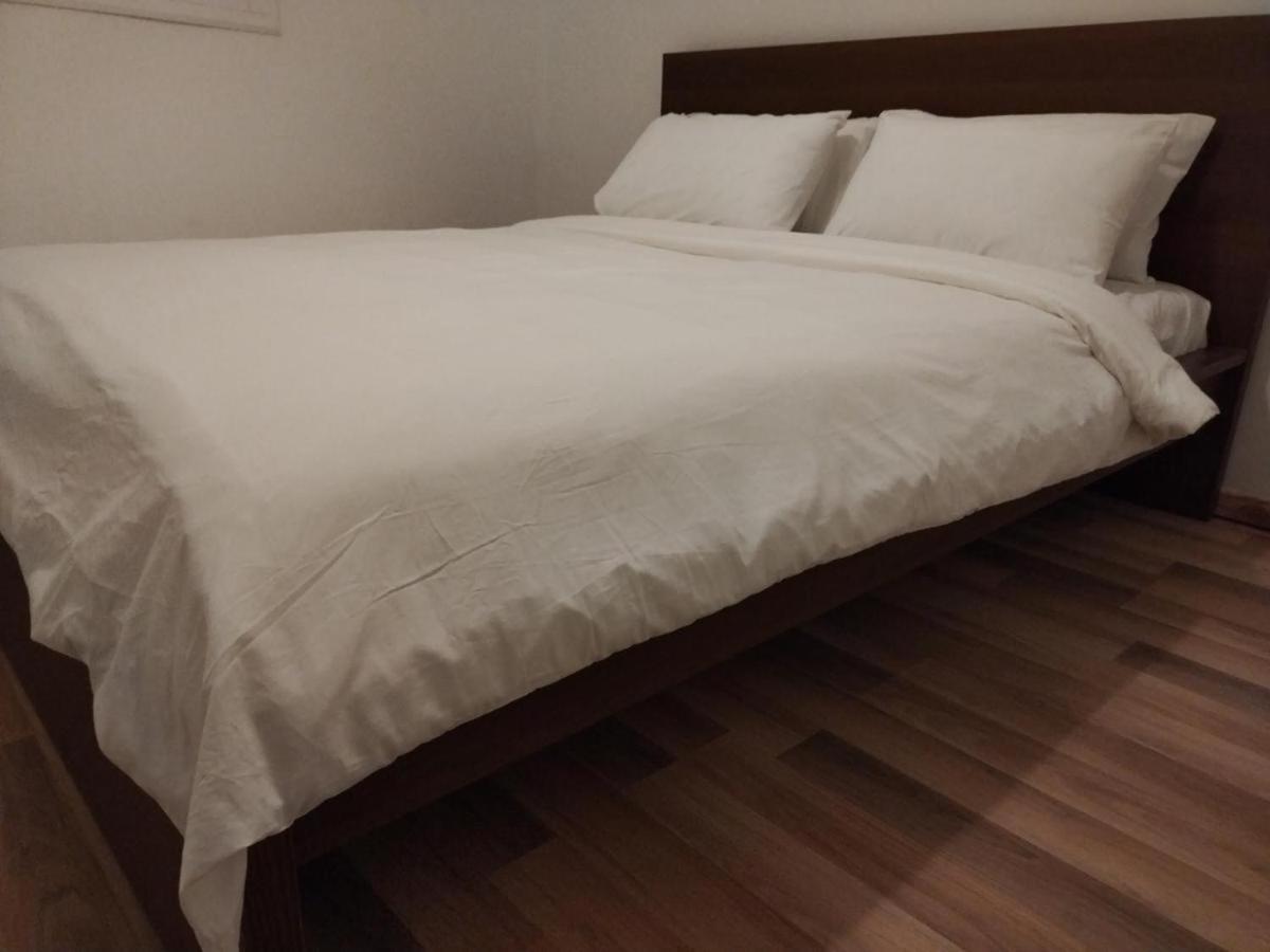 With Restaurant & Parking Appartement