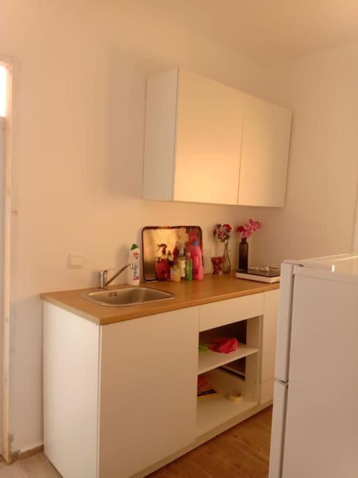 With Restaurant & Parking Appartement Taza